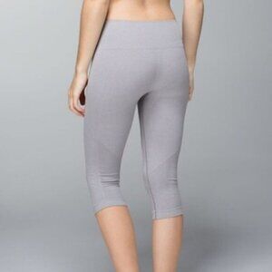 LULULEMON In The Flow Crop II Heathered‎ Medium Grey Size 8